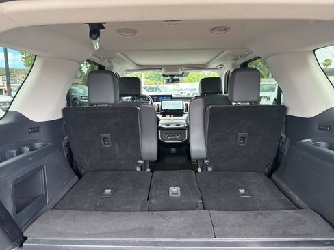 Used 2025 Ford Expedition Active AWD/4WD image 14
