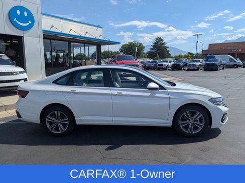 Used 2024 Volkswagen Jetta SE FWD image 2