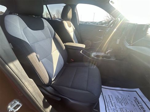 Used 2025 Chevrolet Trax LS image 29
