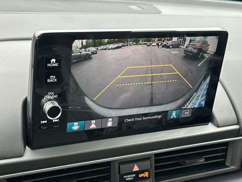 Certified 2025 Honda Pilot Touring image 23