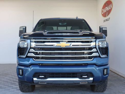 Used 2024 Chevrolet Silverado 2500 High Country w/ High Country Premium Package AWD/4WD image 2