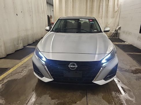 Used 2023 Nissan Altima 2.5 S FWD image 9