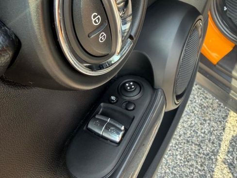 Used 2018 MINI Cooper 2-Door Hardtop w/ Cold Weather Package FWD image 10
