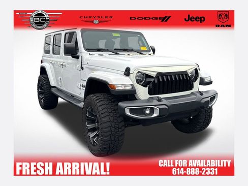 Used 2019 Jeep Wrangler Unlimited Sahara w/ Uconnect 4C Nav & Sound Group AWD/4WD image 1