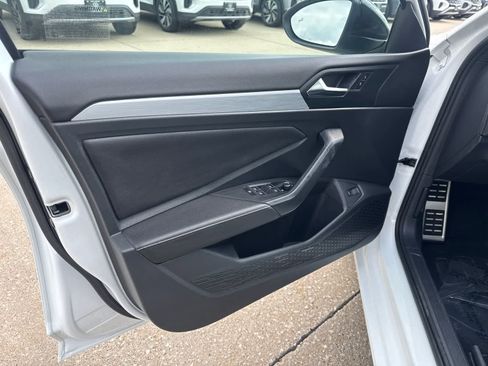 Used 2025 Volkswagen Jetta Sport FWD image 22
