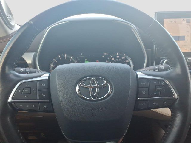 Used 2021 Toyota Highlander Platinum FWD image 29