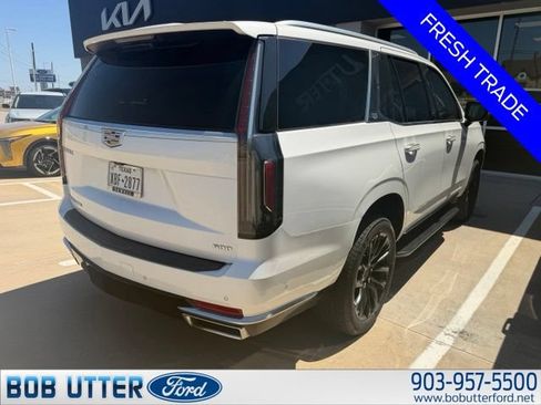 Used 2021 Cadillac Escalade Premium Luxury RWD image 3