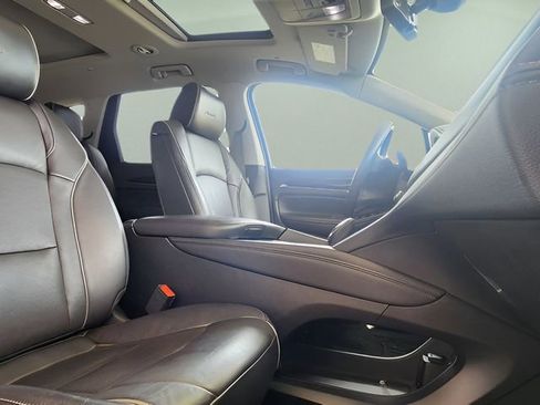 Used 2019 Buick Enclave Avenir FWD image 31