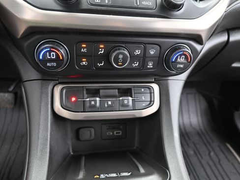 Used 2022 GMC Acadia Denali w/ Denali Ultimate Package AWD/4WD image 19