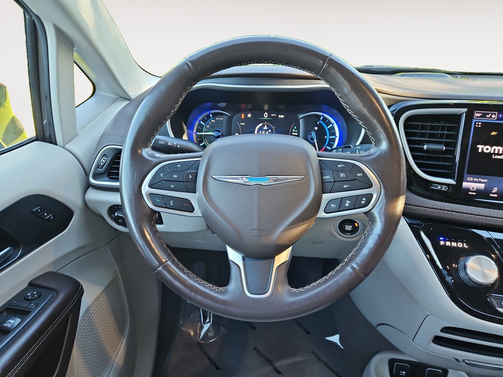 Used 2021 Chrysler Pacifica Touring-L FWD image 12