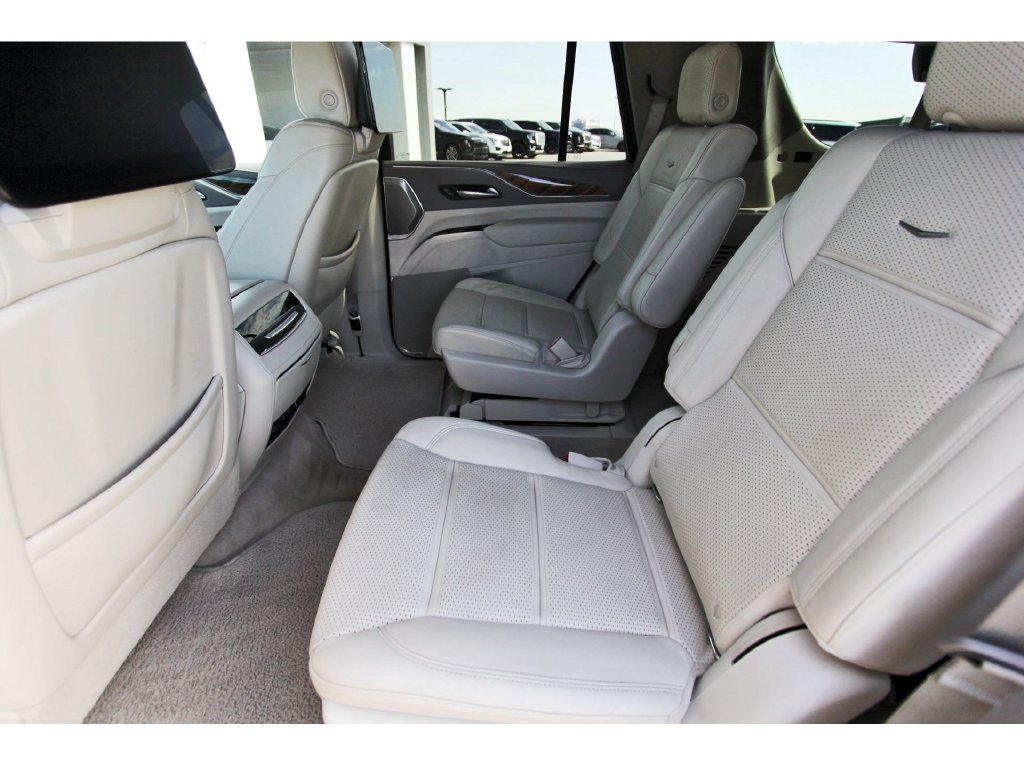 Used 2021 Cadillac Escalade Premium Luxury Platinum w/ Heavy-Duty Trailer Package AWD/4WD image 7