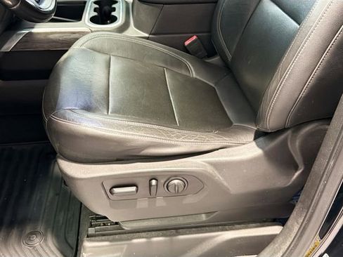 Used 2020 Chevrolet Silverado 1500 LTZ w/ LTZ Premium Package AWD/4WD image 18