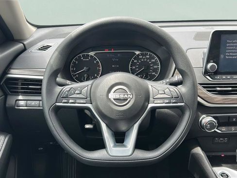 Used 2025 Nissan Altima 2.5 SV FWD image 16