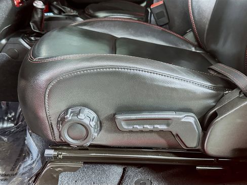 Used 2018 Jeep Wrangler Unlimited Rubicon w/ LED Lighting Group image 18