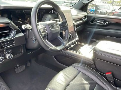 Used 2025 GMC Yukon XL Denali image 10
