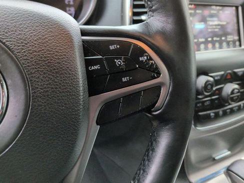 Used 2019 Jeep Grand Cherokee Laredo w/ Security & Convenience Group AWD/4WD image 14