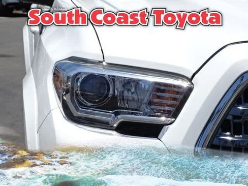 Used 2017 Toyota Tacoma TRD Sport RWD image 5