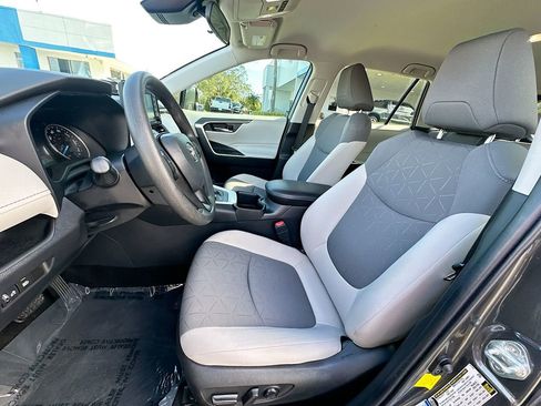 Used 2022 Toyota RAV4 XLE image 20