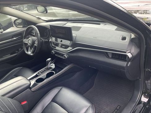 Used 2024 Nissan Altima 2.5 SR w/ SR Premium Package FWD image 14