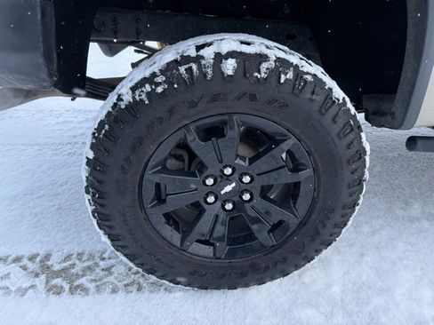 Used 2021 Chevrolet Colorado ZR2 w/ ZR2 Dusk Special Edition image 11