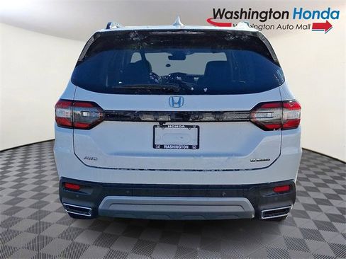 Certified 2023 Honda Pilot Touring image 5