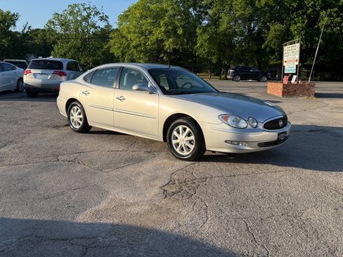 Used 2005 Buick LaCrosse CXL w/ Gold Convenience Package image 2