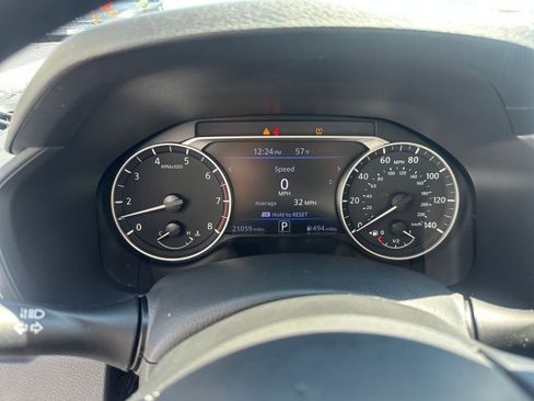 Used 2025 Nissan Altima 2.5 SV image 17