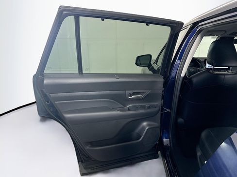 Used 2025 Toyota Grand Highlander XLE image 25