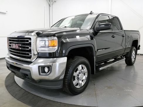 Used 2018 GMC Sierra 2500 SLE w/ SLE Preferred Package AWD/4WD image 3