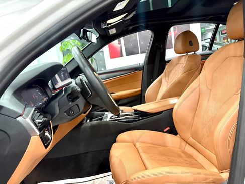 Used 2023 BMW 530i xDrive w/ Convenience Package image 12