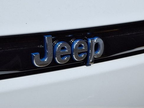 Used 2023 Jeep Grand Cherokee 4WD 4xe image 32