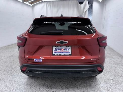 Used 2024 Chevrolet Trax RS w/ Sunroof Package FWD image 3
