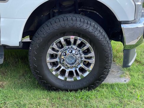 Used 2022 Ford F250 XLT w/ XLT Premium Package AWD/4WD image 5