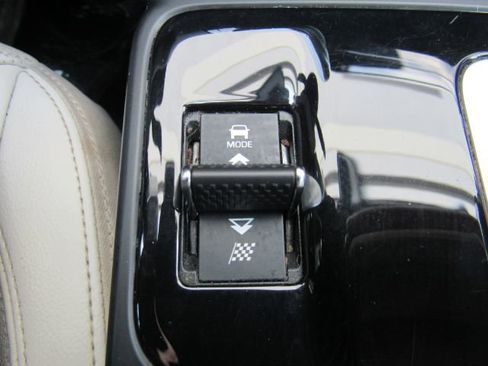 Used 2022 Jaguar E-PACE SE image 47