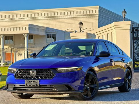 Used 2023 Honda Accord Sport image 2