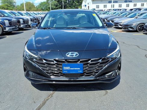 Used 2023 Hyundai Elantra Limited w/ Cargo Package FWD image 2