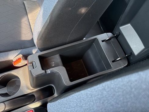 Used 2025 Nissan Versa SV image 28