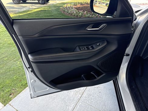 Used 2023 Jeep Grand Cherokee L Laredo image 13