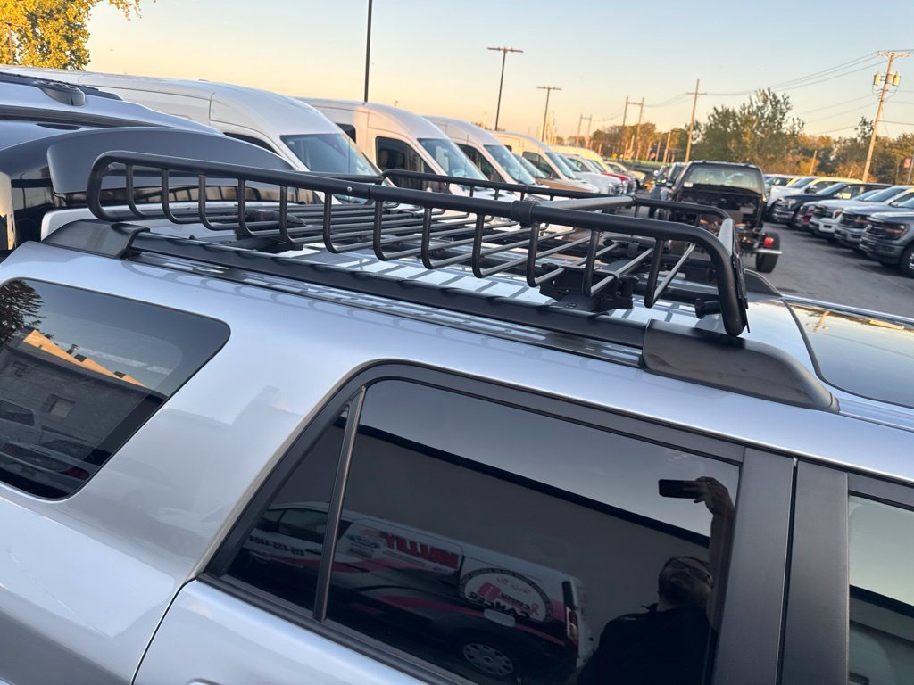 Used 2020 Toyota 4Runner Venture w/ Moonroof Package AWD/4WD image 44