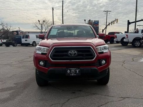 Used 2021 Toyota Tacoma SR5 AWD/4WD image 3