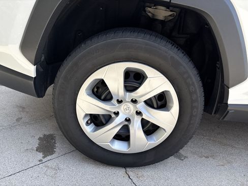 Used 2022 Toyota RAV4 LE FWD image 36