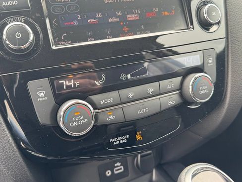 Used 2022 Nissan Rogue Sport SV AWD/4WD image 29