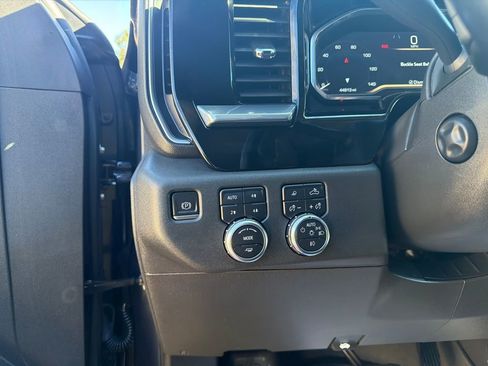 Used 2022 GMC Sierra 1500 SLT w/ SLT Premium Plus Package AWD/4WD image 16
