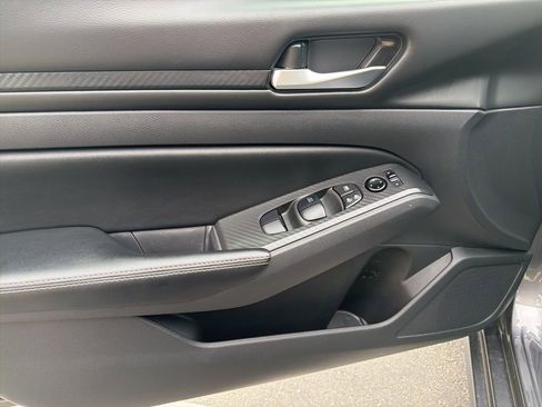 Used 2024 Nissan Altima 2.5 SV image 24