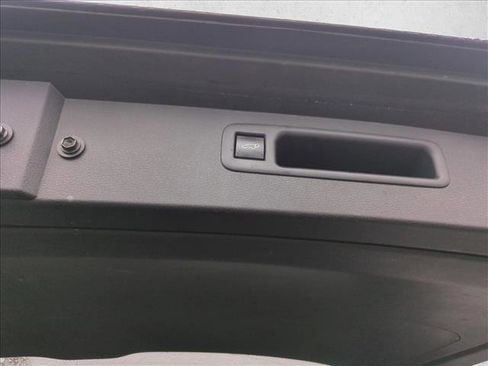 Used 2023 Toyota Highlander XLE image 7