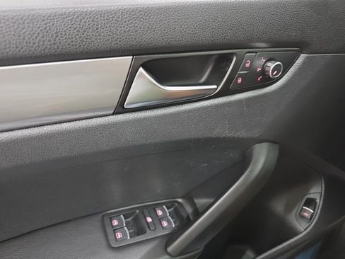Used 2013 Volkswagen Passat 2.5 S FWD image 23