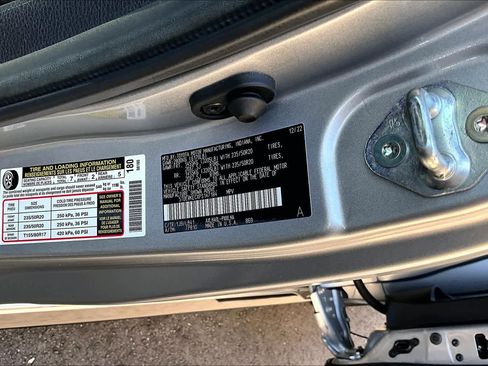 Certified 2023 Toyota Sienna Platinum FWD image 34