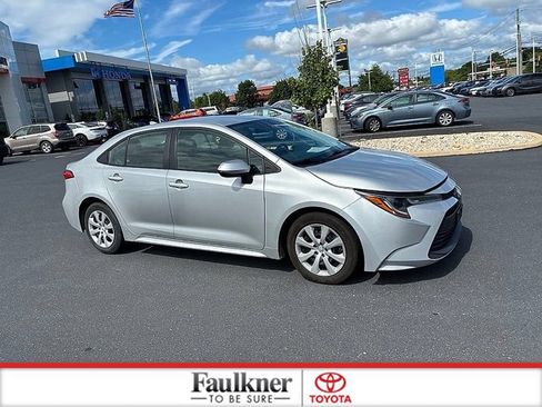 Used 2024 Toyota Corolla LE FWD image 3