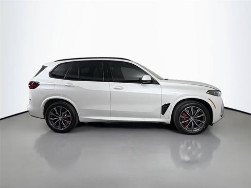 New 2026 BMW X5 xDrive40i w/ M Sport Package AWD/4WD image 4