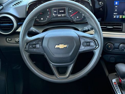 Used 2025 Chevrolet Trax LS FWD image 21